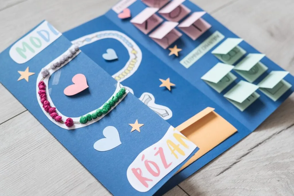Lapbook „Modlitwa różańcowa” – kreatywna praca plastyczna do wykonania na lekcjach religii.